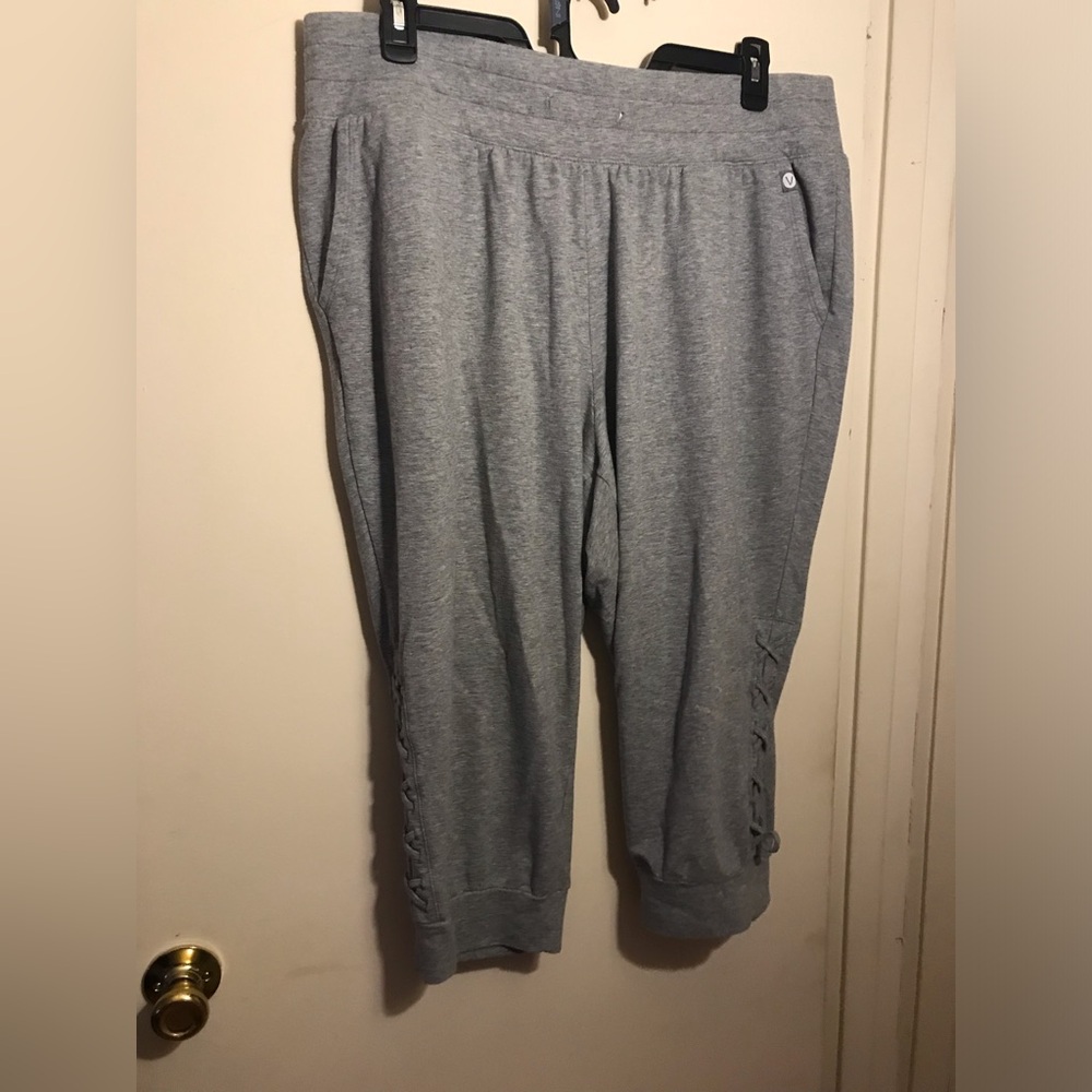 Livi Active Gray Knit Cropped Sweatpants Size 18/20